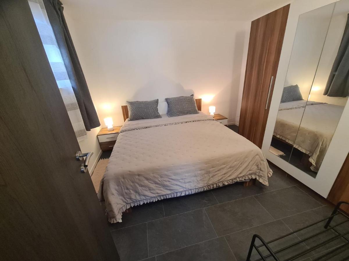 Apartment Tanja Pula Bagian luar foto